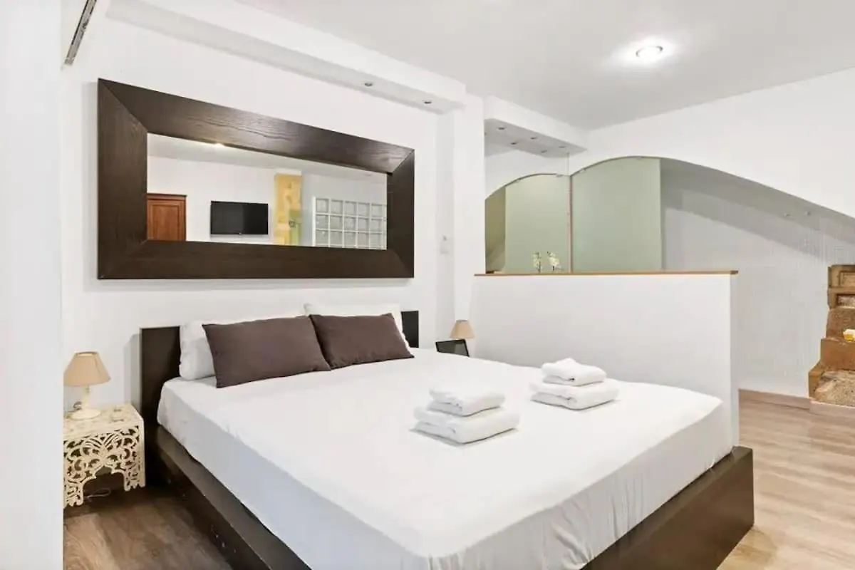 Huge Duplex With Private Garden Next To Las Ramblas Barcelona 0*,  España