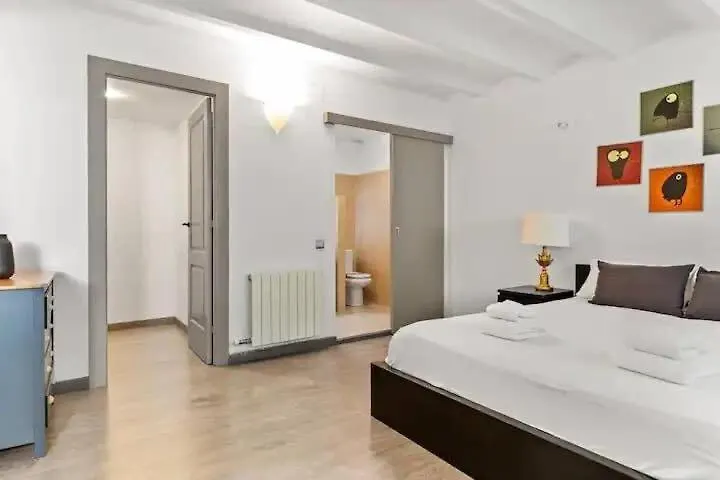 Huge Duplex With Private Garden Next To Las Ramblas Barcelona