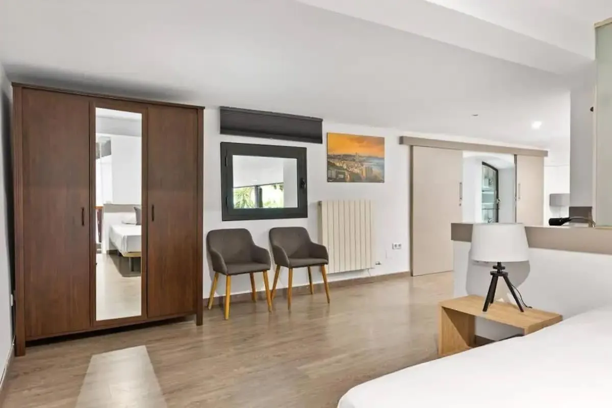Huge Duplex With Private Garden Next To Las Ramblas Barcelona Apartamento